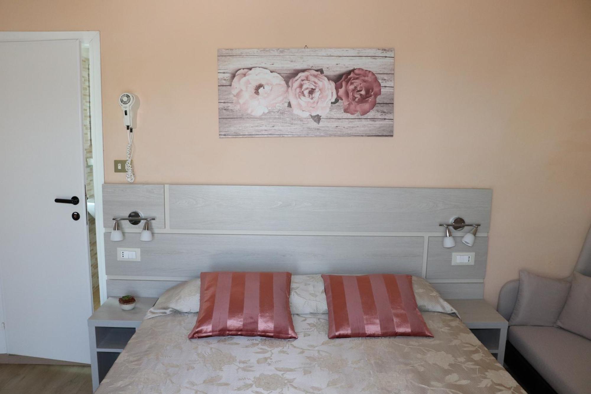Hotel Barca D'Oro เบลลาเรีย-อีเจอา มารีนา ภายนอก รูปภาพ