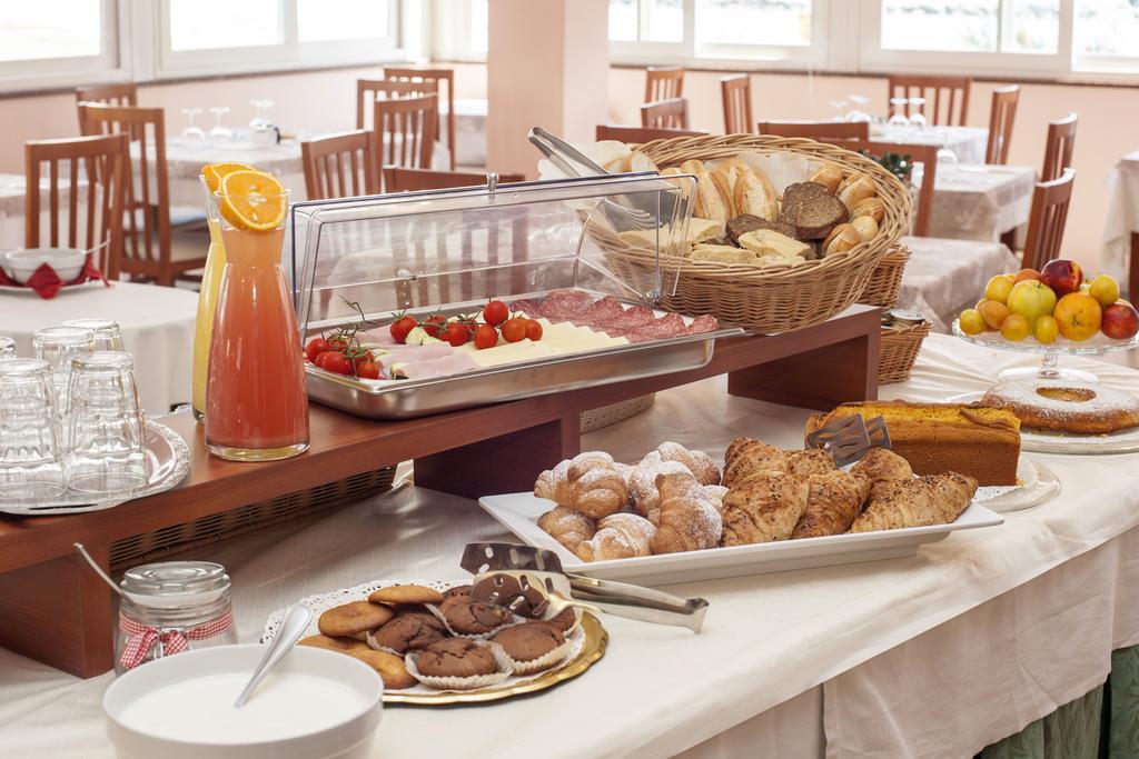 Hotel Barca D'Oro เบลลาเรีย-อีเจอา มารีนา ภายนอก รูปภาพ