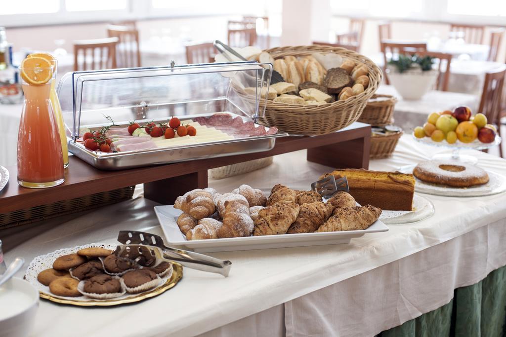 Hotel Barca D'Oro เบลลาเรีย-อีเจอา มารีนา ภายนอก รูปภาพ