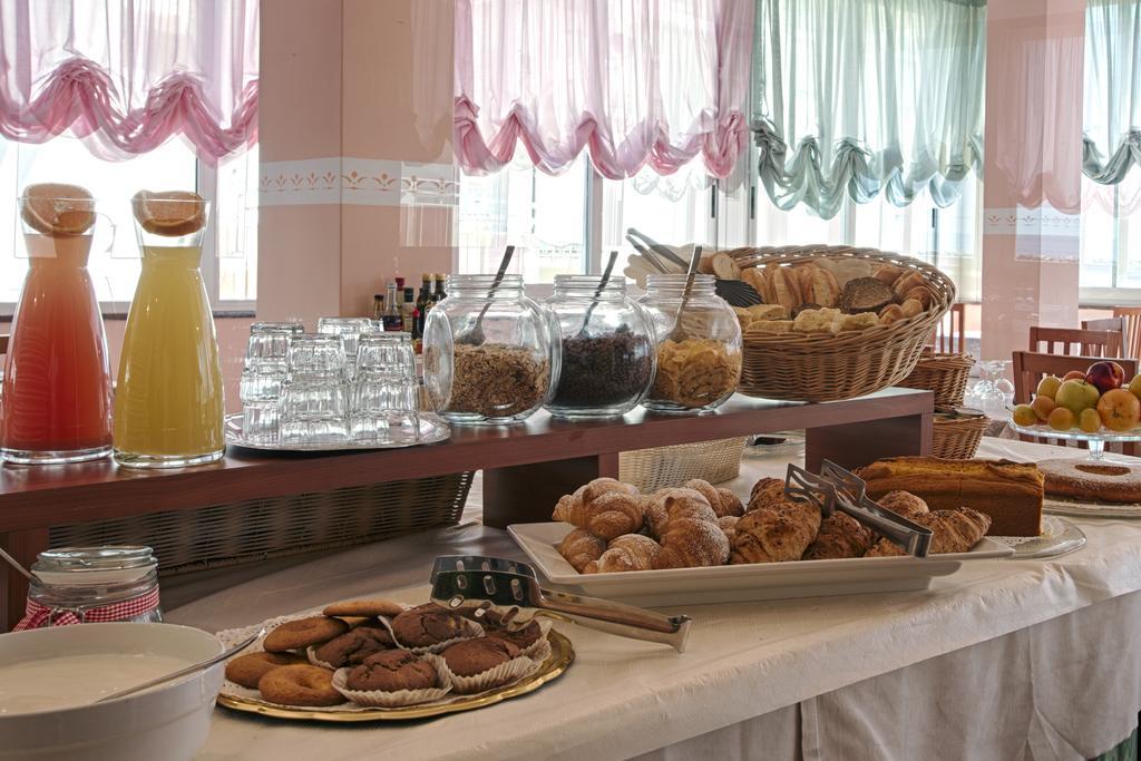 Hotel Barca D'Oro เบลลาเรีย-อีเจอา มารีนา ภายนอก รูปภาพ