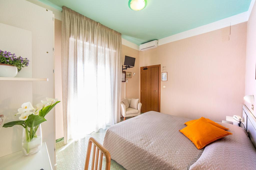 Hotel Barca D'Oro เบลลาเรีย-อีเจอา มารีนา ภายนอก รูปภาพ